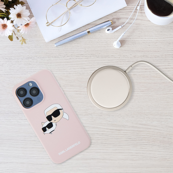 Karl Lagerfeld Silicone Karl & Choupette Head MagSafe Lifestyle Image 2